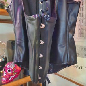 ⚡NWOT ⚡Corset 🎀, black faux leather eye-and hook clousure study boning, XXL